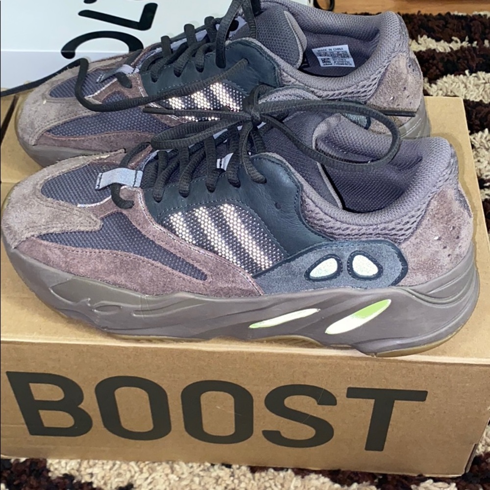Yeezy boost 700 mauve